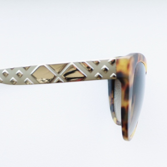 EMMA ✨NEW Burberry Sunglasses Matte Cat Eye✨ - Picture 5 of 6